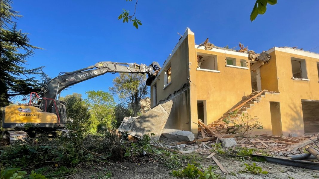 SAINT PAUL TROIS CHATEAUX - Déconstruction