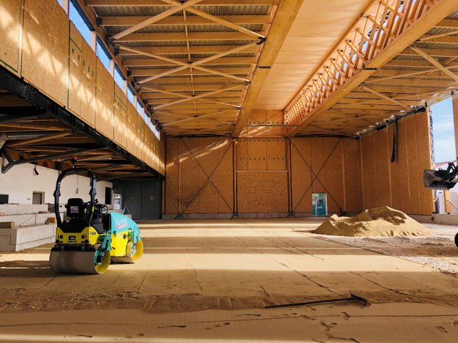 Travaux dans la hall des sports de Donzère