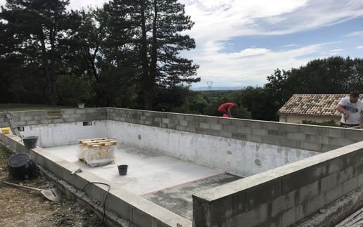 Rénover une piscine traditionnelle