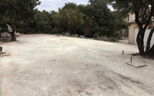 Préparation d'un parking avant pose de goudron