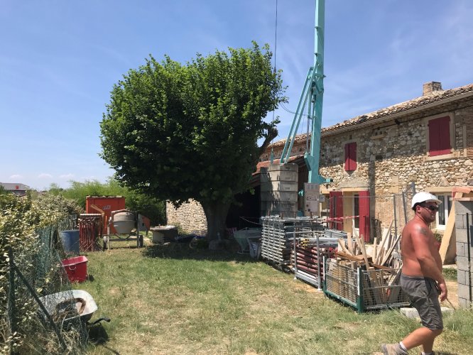 Démarrage de la rénovation d'une maison en pierres