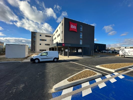 SAINT PAUL TROIS CHÂTEAUX - Hôtel Ibis - photo 2