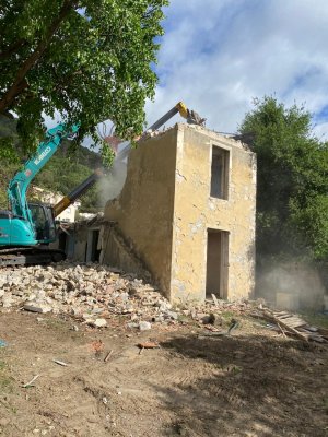 LE TEIL - Démolition d'une bâtisse suite au tremblement de terre - photo 4